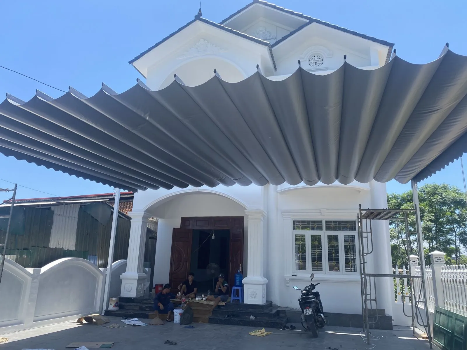 Thumbnail Lắp Đặt Mái Bạt Xếp Lớp Lươn Sóng Che Nắng Mưa Uy Tín Giá Tốt Nhất Hà Nội